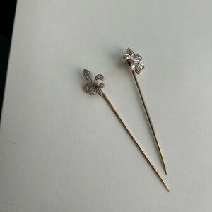 Elegant Gold and Silver Fleur-de-Lis Brooch Set